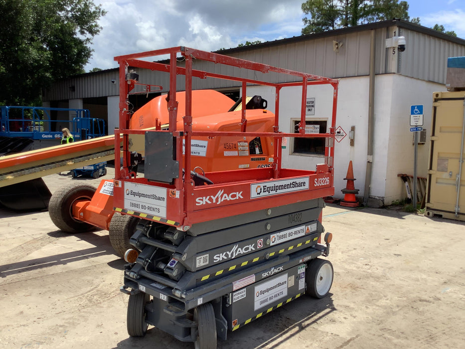 2020 Skyjack SJIII-3226 Solid NM Tires, Half height spring hinged entry gate, Dual Beacons