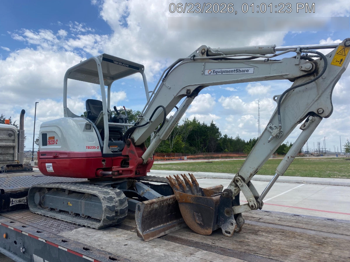 2022 TAKEUCHI TB235-2R