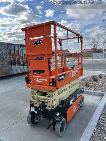 2025 JLG ES1932