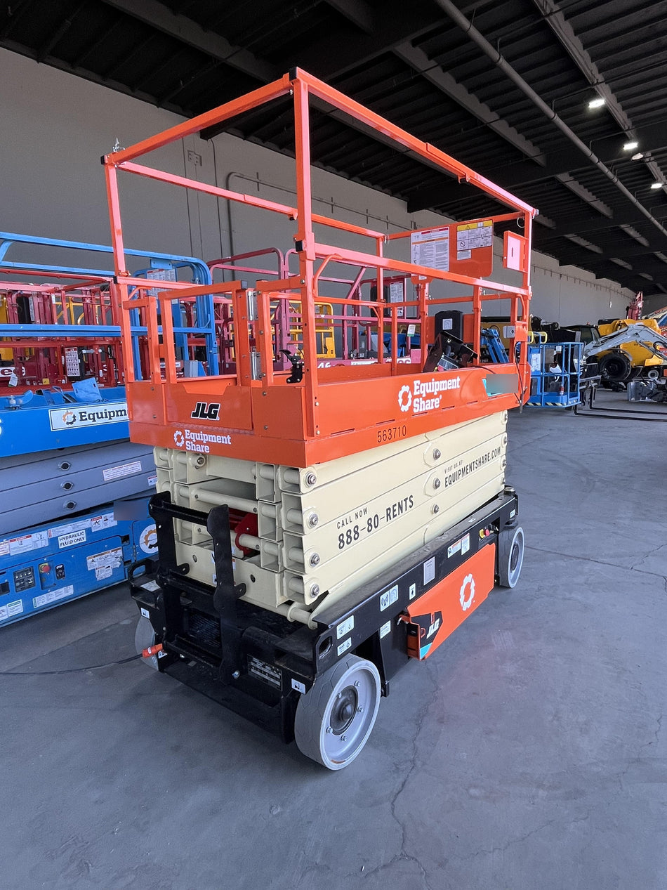 2025 JLG ES3246