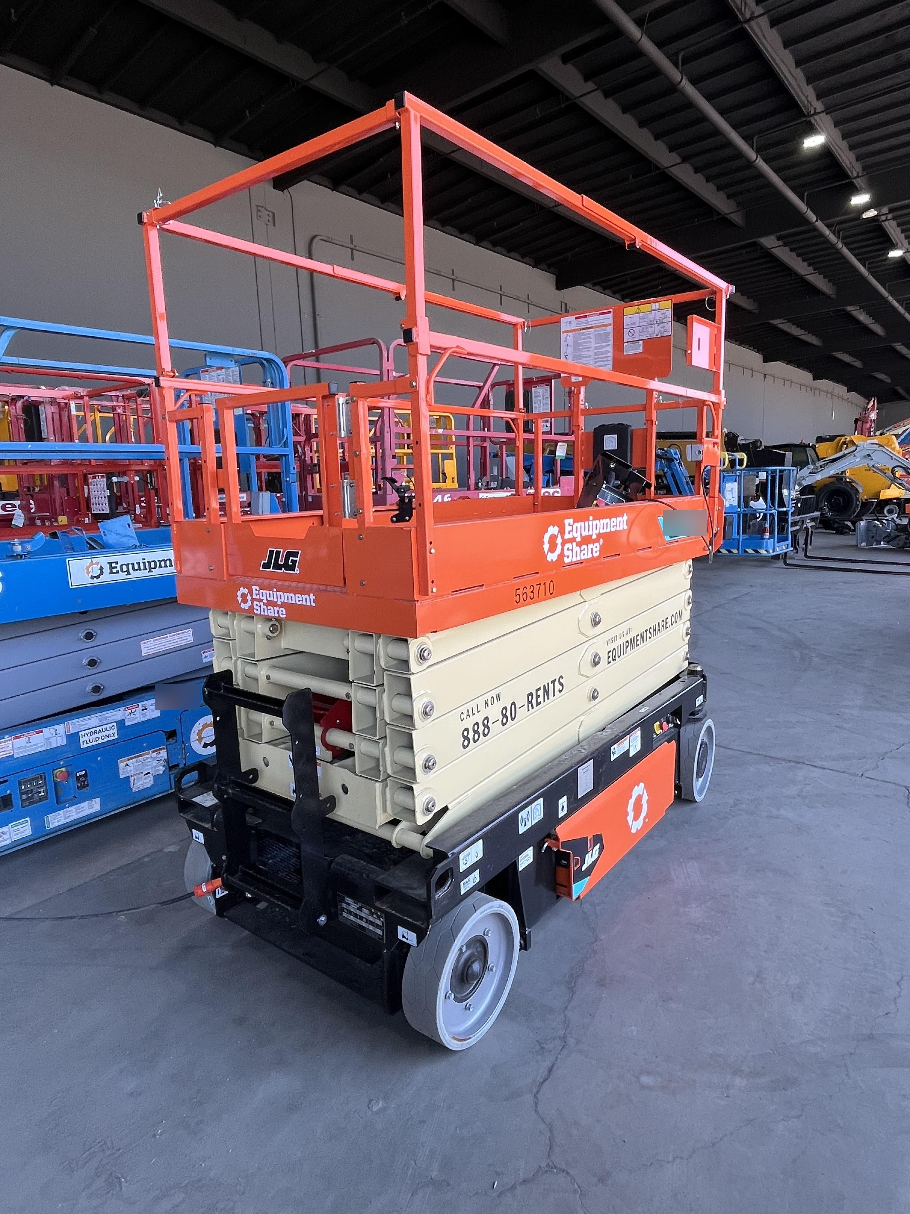 2025 JLG ES3246