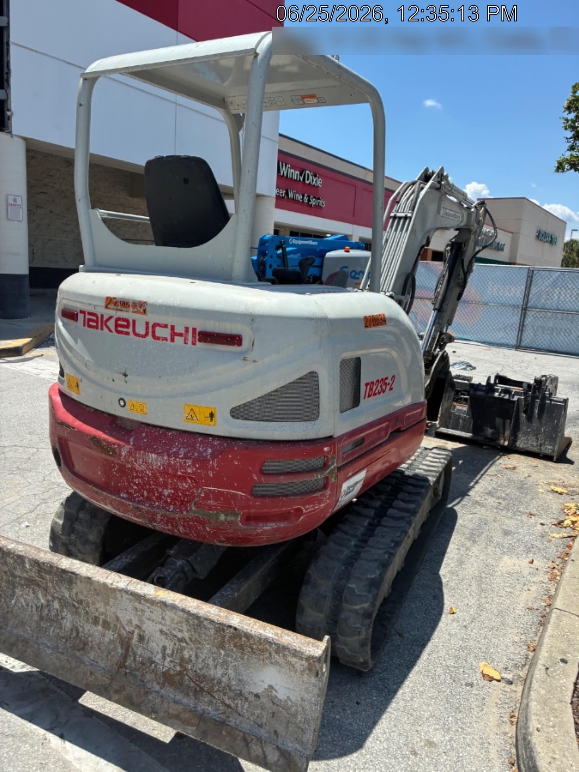 2022 TAKEUCHI TB235-2R
