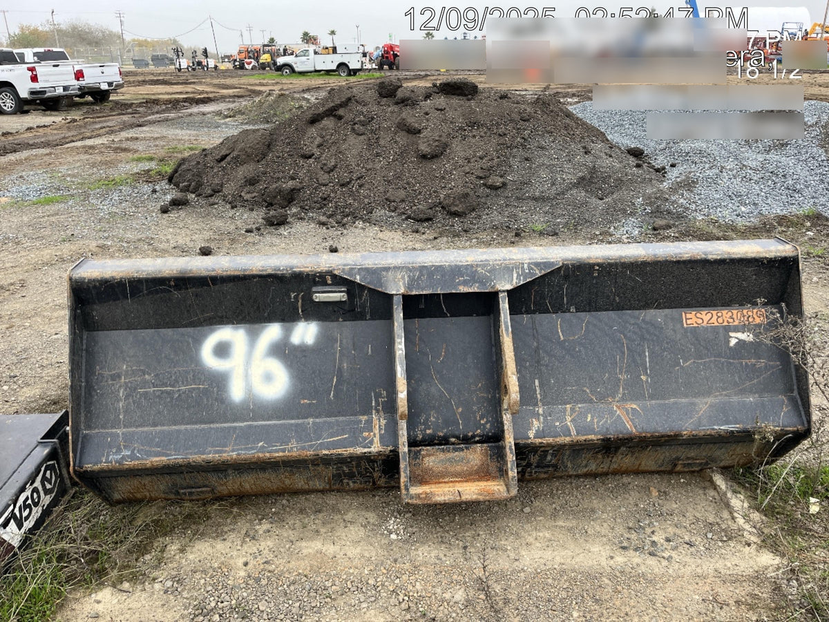 2025 JLG 1001100823