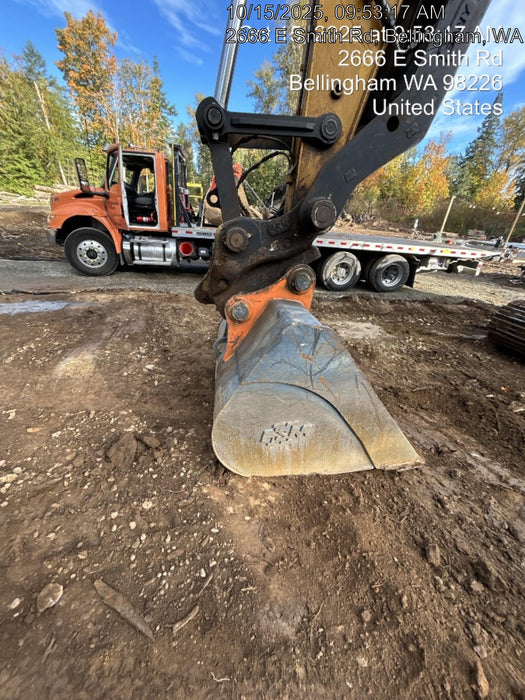 2025 HITACHI 54" Bucket - Hitachi