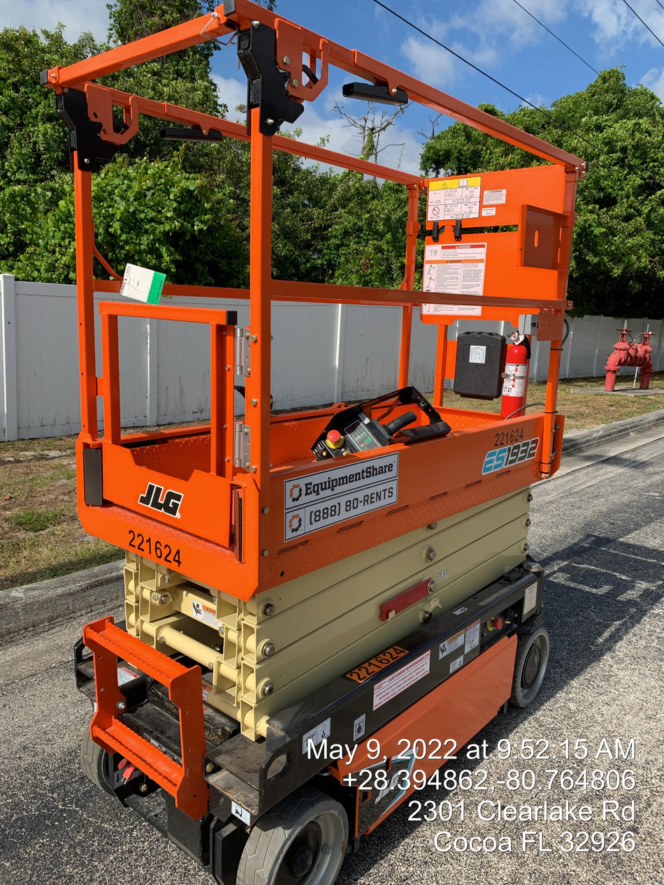 2022 JLG ES1932