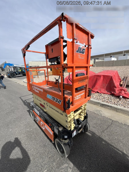 2022 JLG ES1932