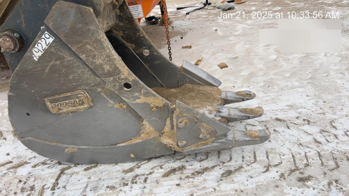 2020 DOOSAN 24" Bucket-Doosan