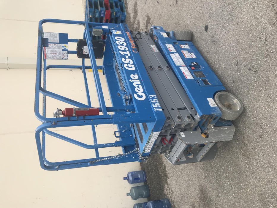 2017 Genie GS-1930 Genie GS-1930 Lift w/Fixed Rail and Chain Entry