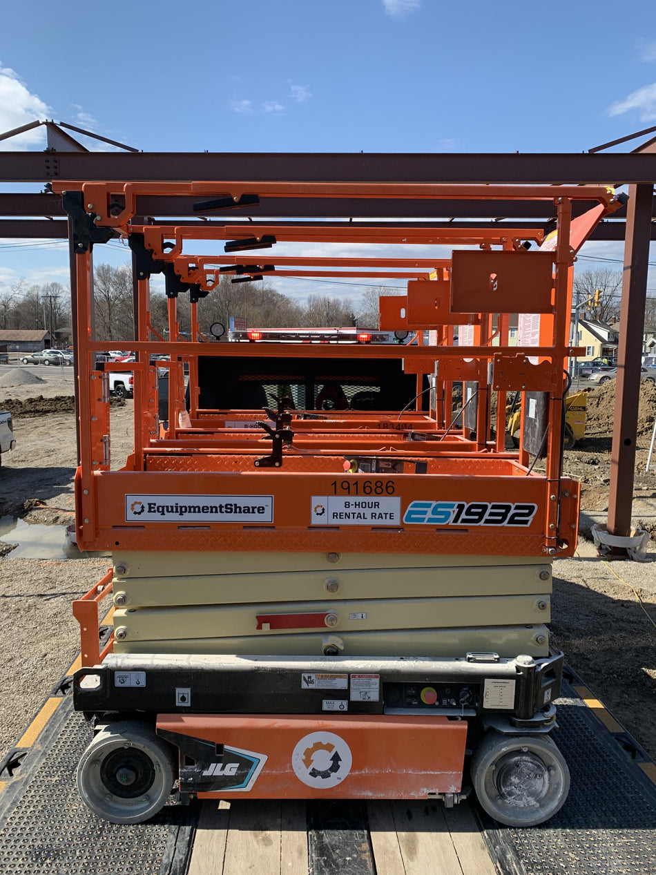 2021 JLG ES1932