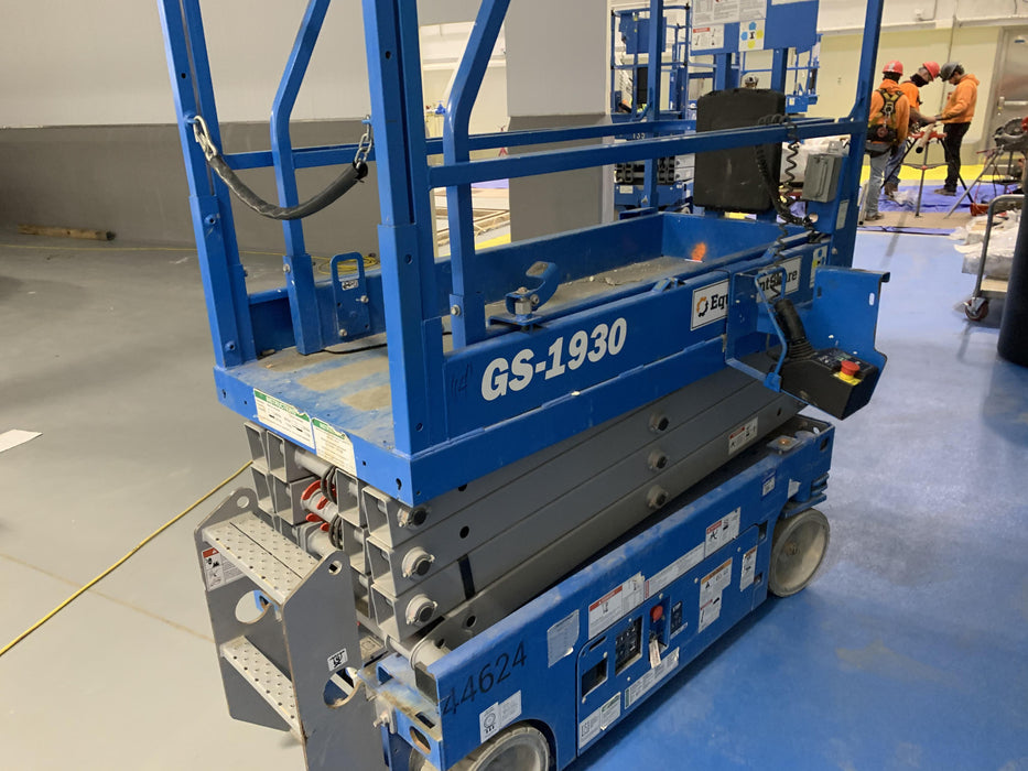 2019 Genie GS-1930 Fixed rails with chain Entry