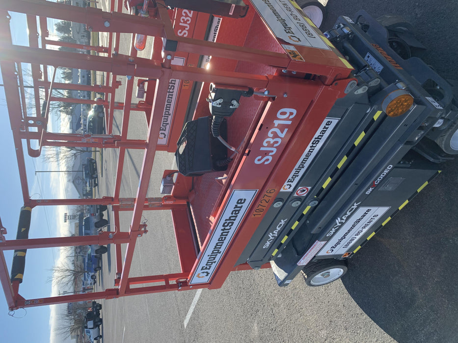 2020 Skyjack SJIII-3219 Solid NM Tires, Half height spring hinged entry gate, Dual Beacons, 800W Inverter