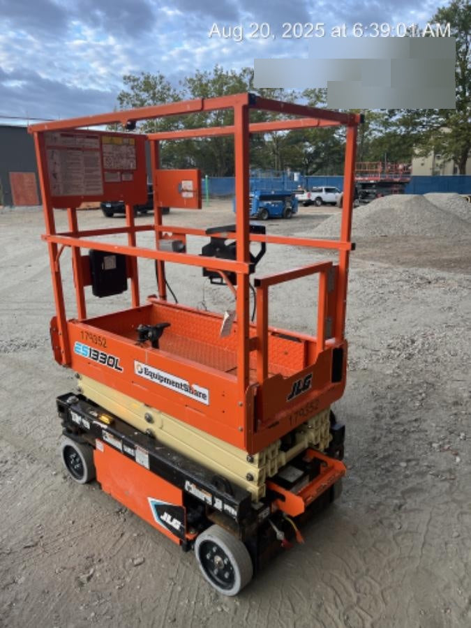 2022 JLG ES1330L