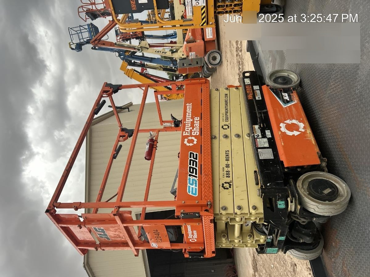 2022 JLG ES1932