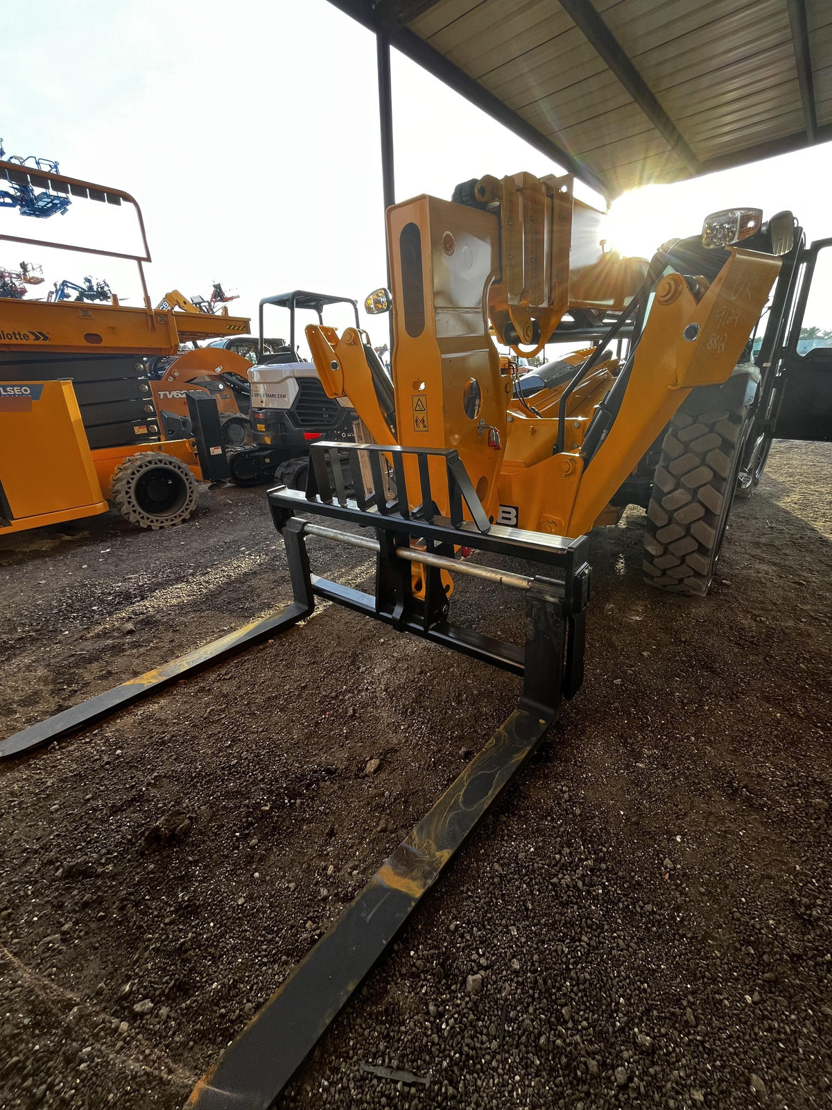 2023 JCB 512-56
