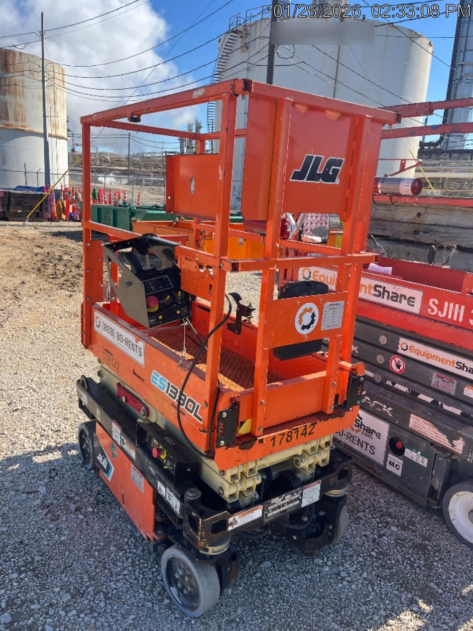 2021 JLG ES1330L