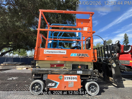 2021 JLG ES1330L