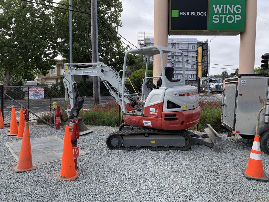 2022 TAKEUCHI TB235-2R