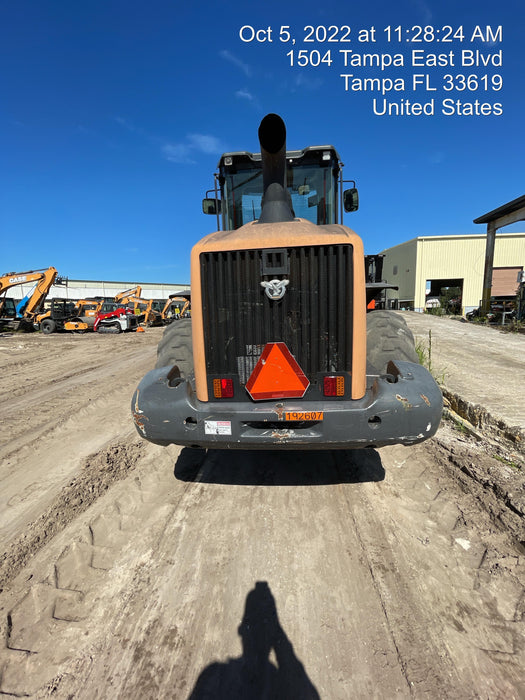 2017 Case 821G CLOSED CAB, JRB 418 STYLE HYD COUPLER