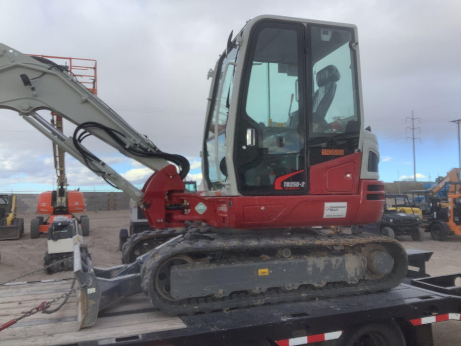 2021 TAKEUCHI TB250-2C
