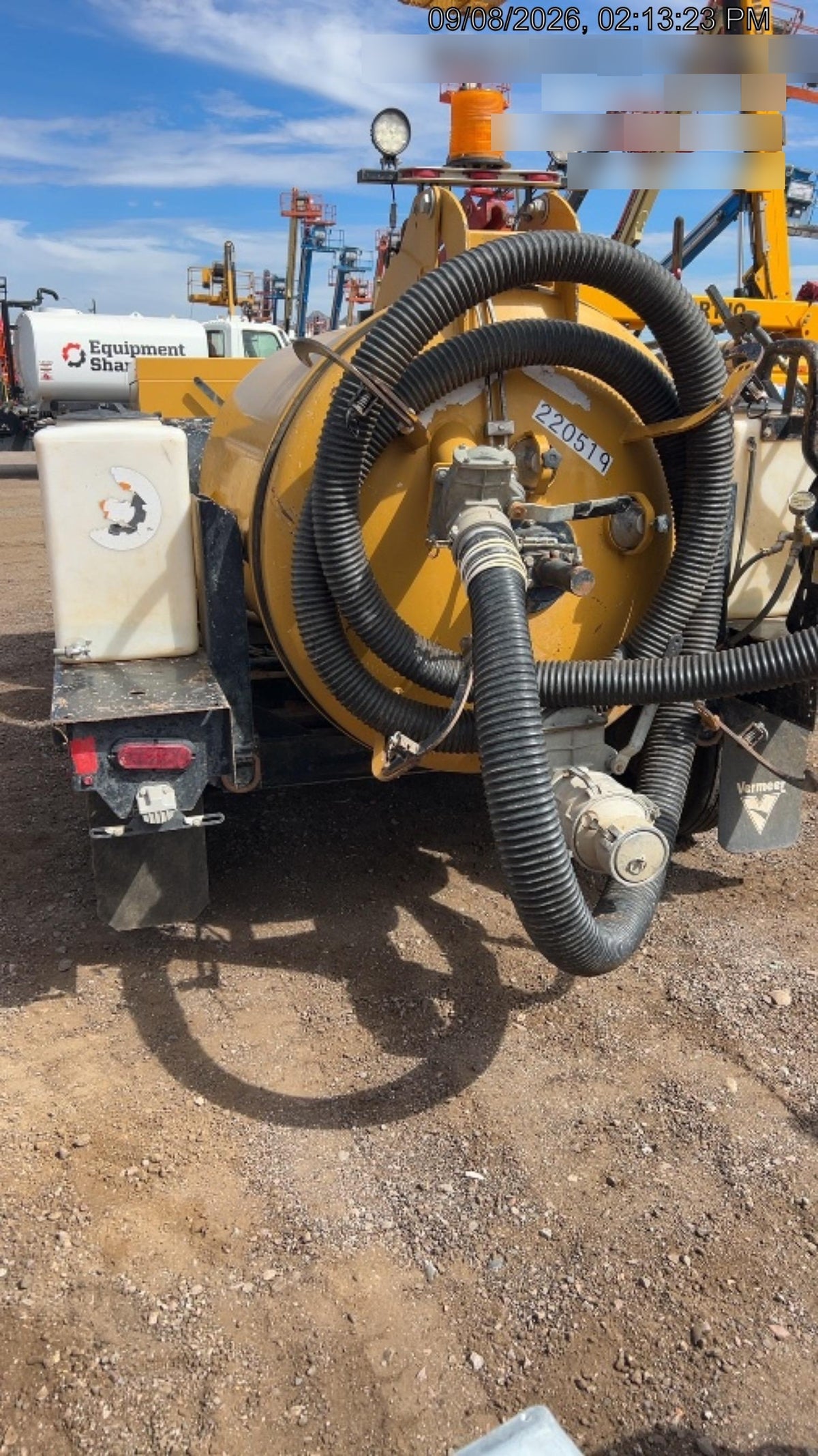 2022 Vac-Tron LP573XDT T4 Koehler Diesel Engine, 500 Gallon Debris Tank, x2 100 Gallon Water Tanks