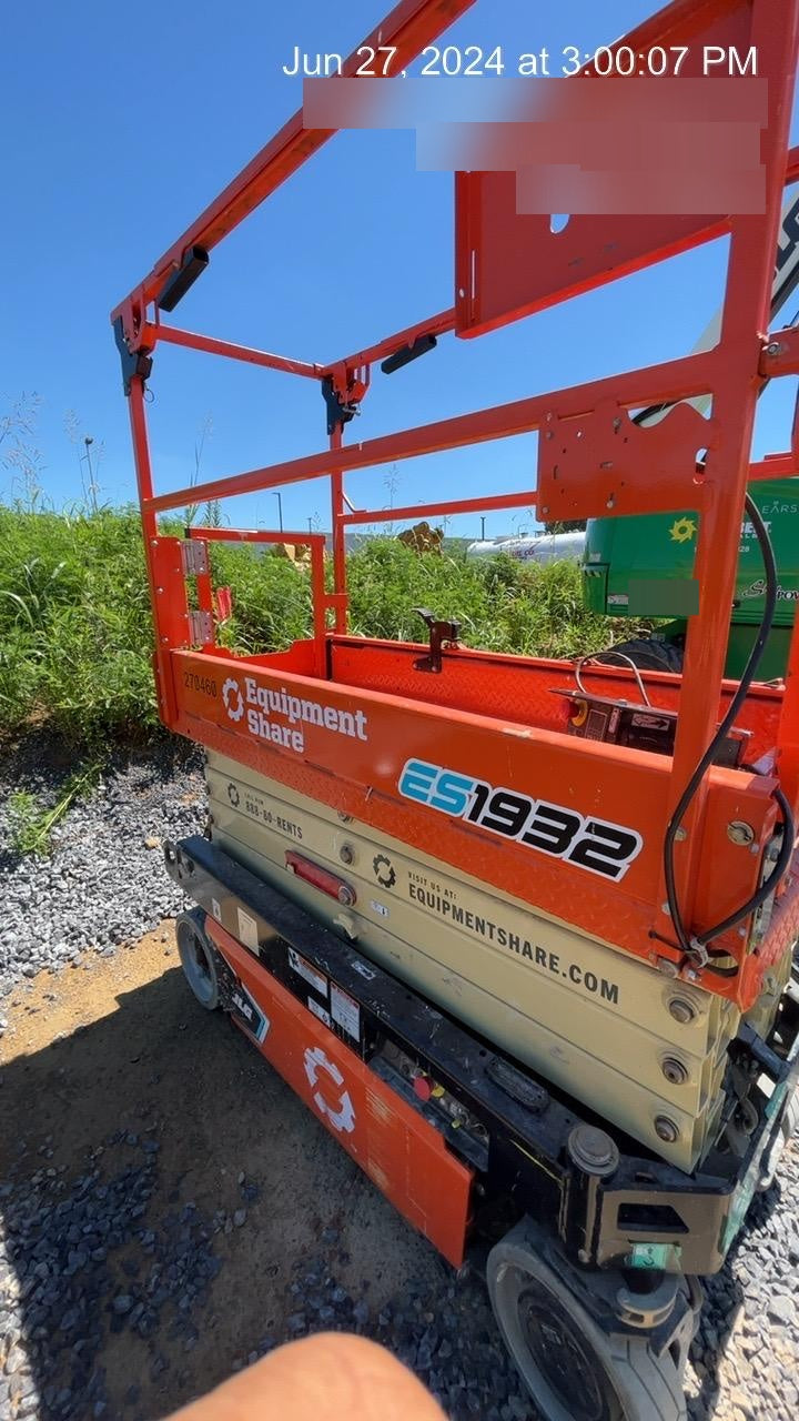 2022 JLG ES1932