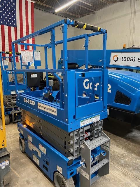 2020 Genie GS-1930 Solid Non Marking Tires, Beacon, Folding rails with half height swing gate, 800W Inverter