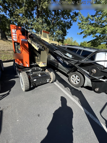 2025 JLG E300AJP