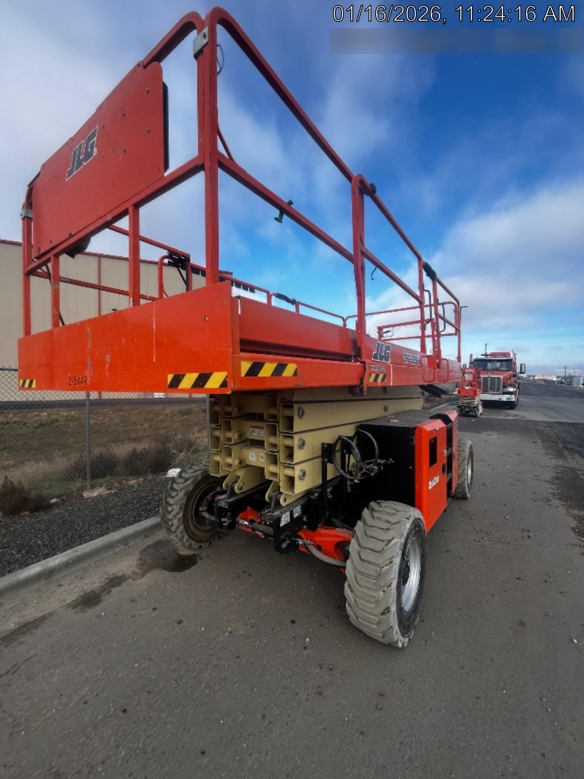 2023 JLG RT4394