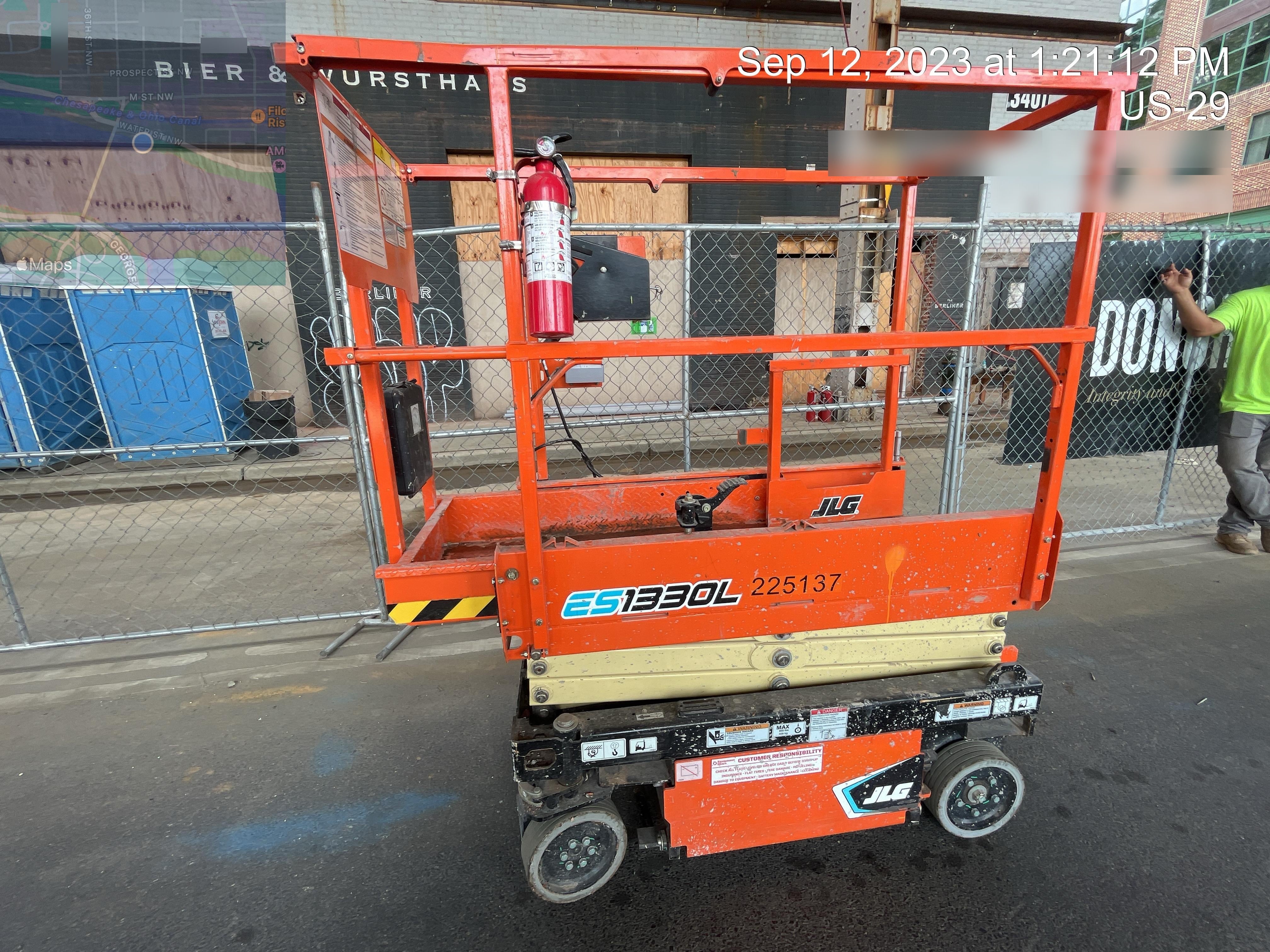 2022 JLG ES1330L