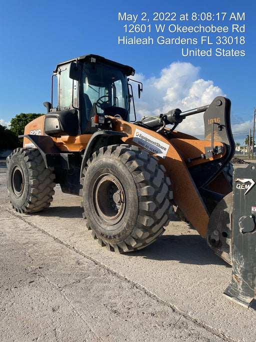 2018 Case 821G CLOSED CAB, JRB 418 STYLE HYD COUPLER