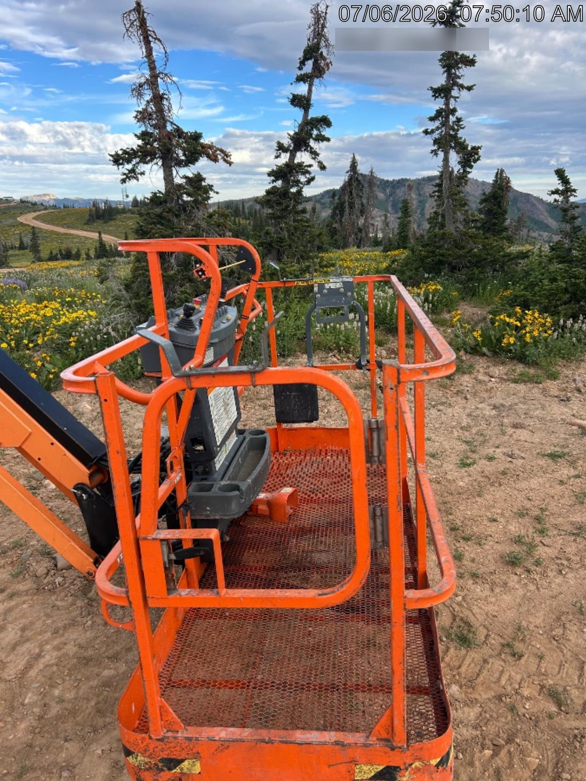 2023 JLG 660SJ