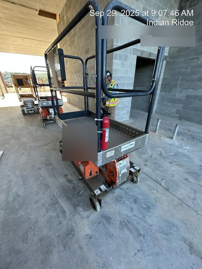 2023 JLG 1030P
