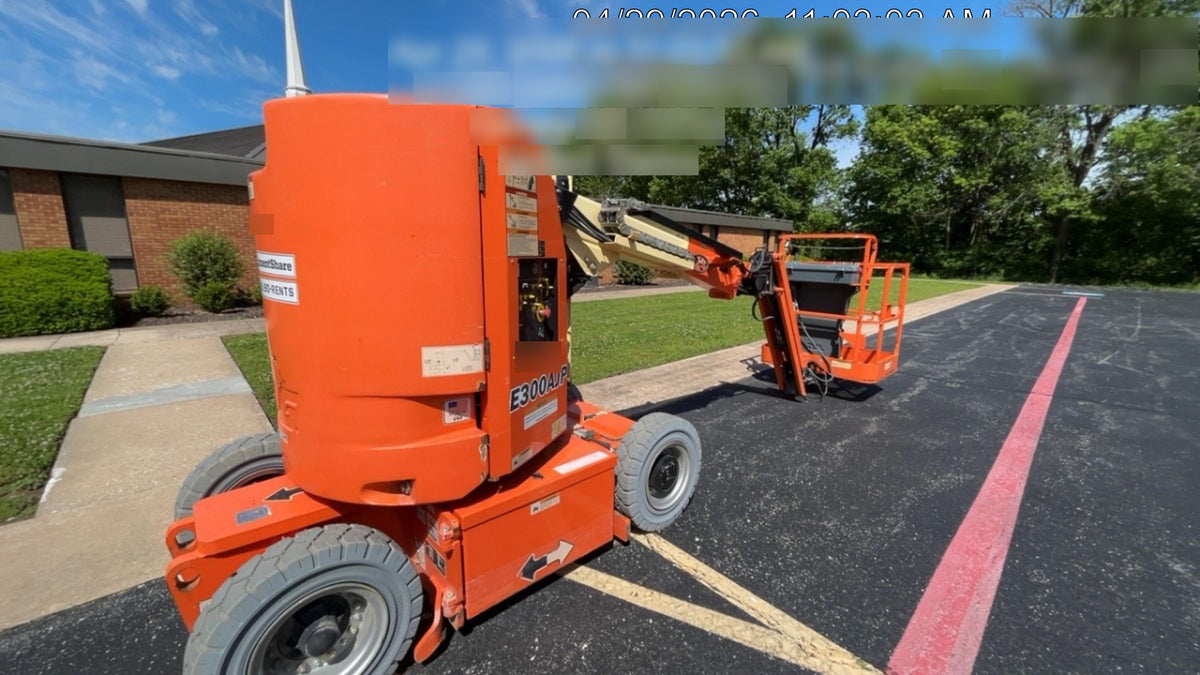 2019 JLG E300AJP