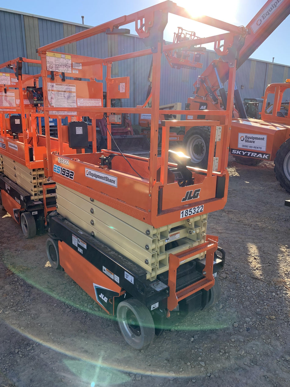 2021 JLG ES1932