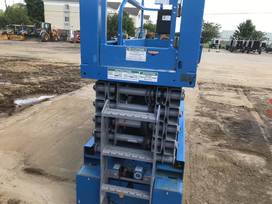 2019 Genie GS-2632 Folding rails with half height swing gate