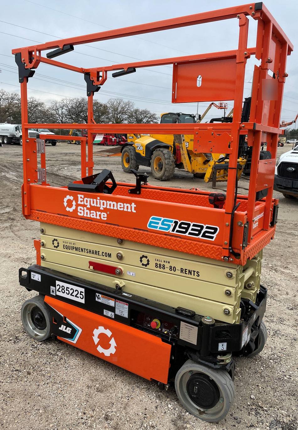 2022 JLG ES1932