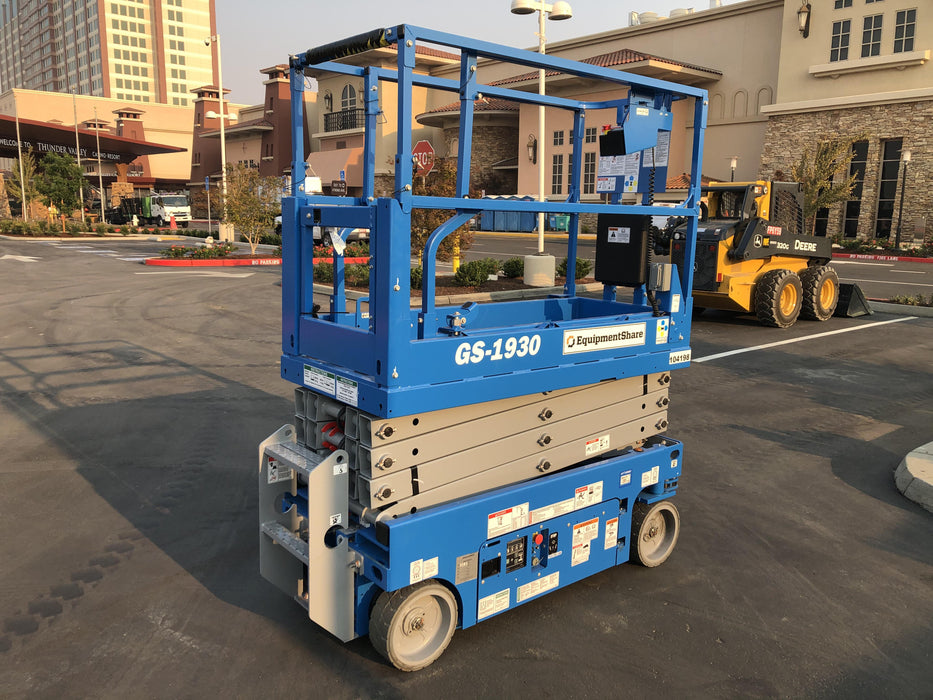 2020 Genie GS-1930 Solid Non Marking Tires, Beacon, Folding rails with half height swing gate, 800W Inverter