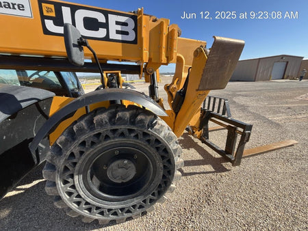 2020 JCB 510-56 Cab/Heat/Air, 74 HP, Solid Tires, STD Worklight, Beacon, Aux Hydraulics, Lifting Eye, Back up Alarm w/66" Carriage/60" Forks