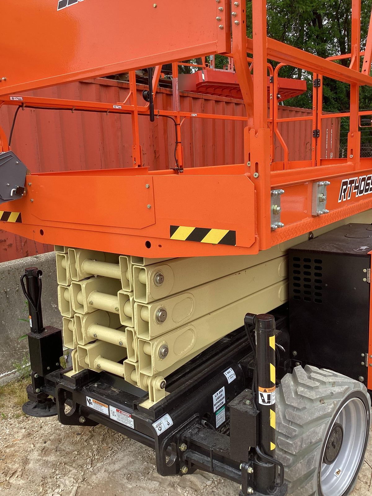 2022 JLG RT4069