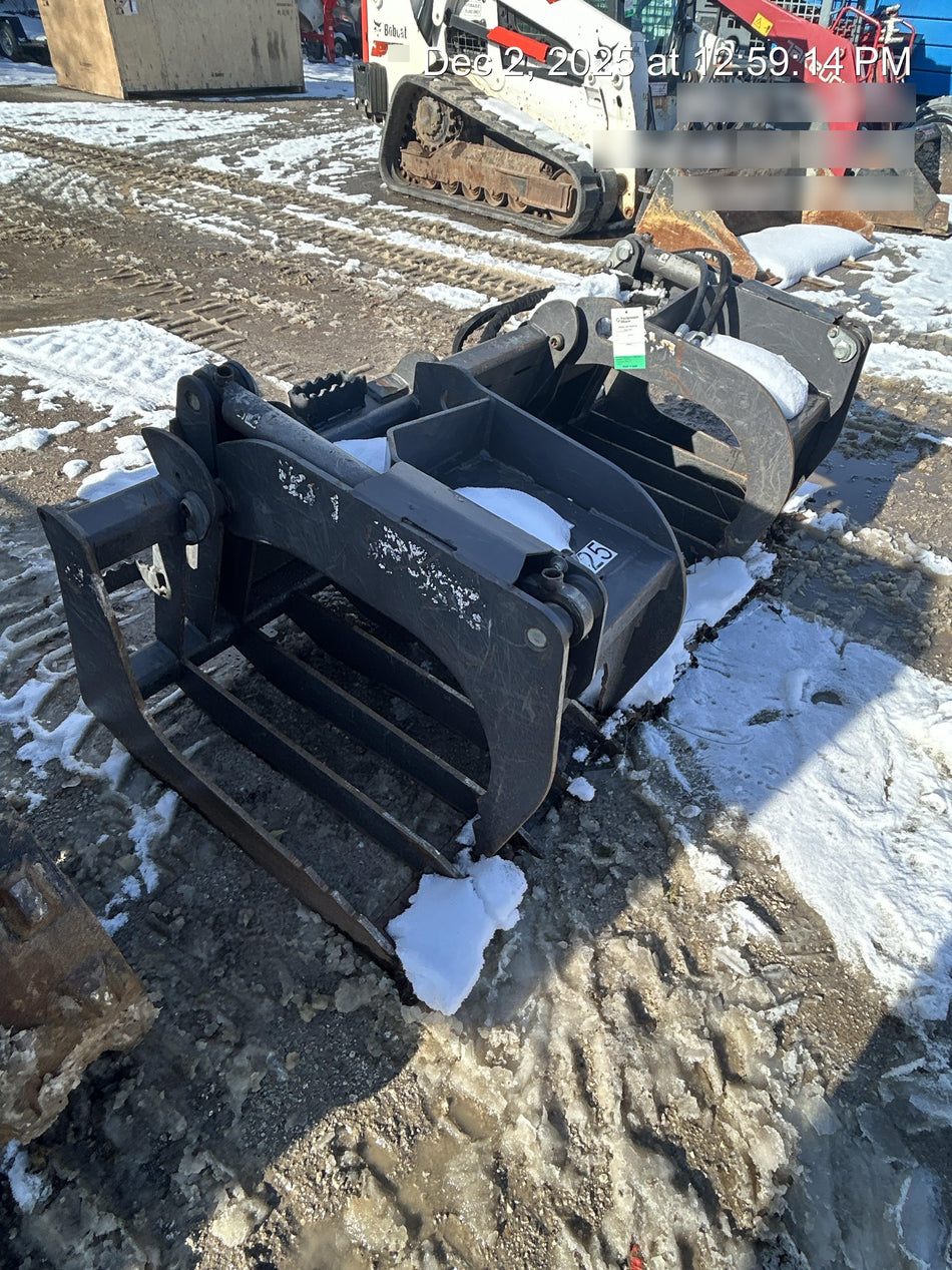 2015 CASE Grapple Bucket Skid Steer - Case