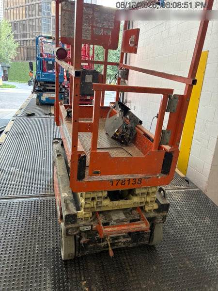 2021 JLG ES1330L