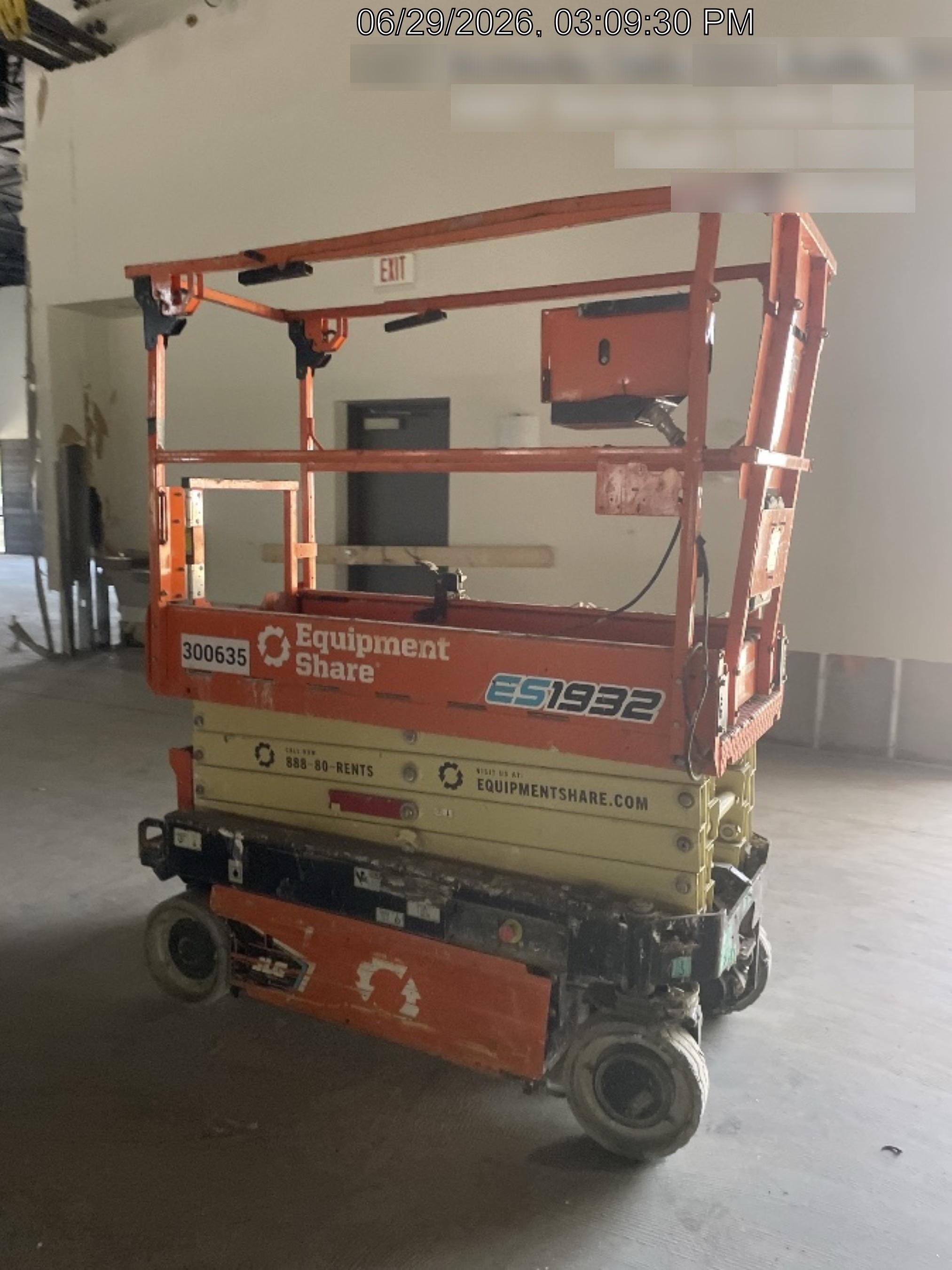 2023 JLG ES1932
