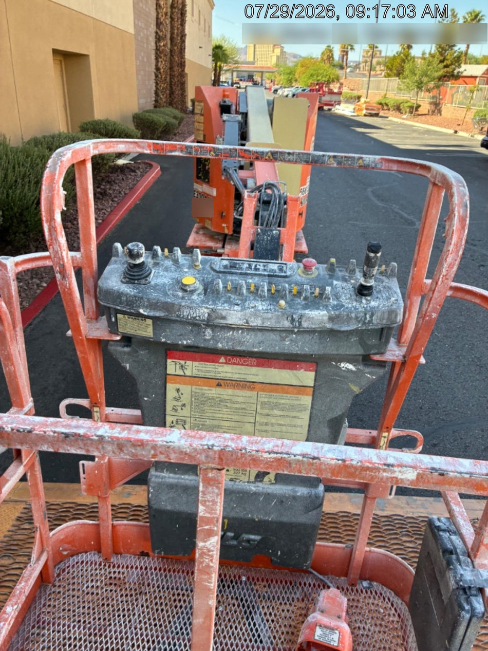 2020 JLG E300AJP
