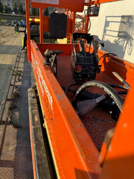 2022 JLG ES1932