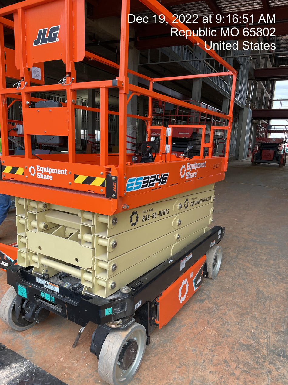 2022 JLG ES3246