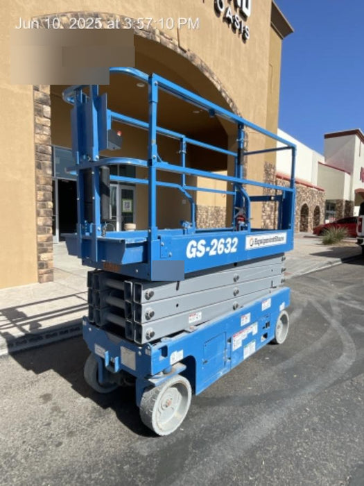 2019 Genie GS-2632 Folding rails with half height swing gate