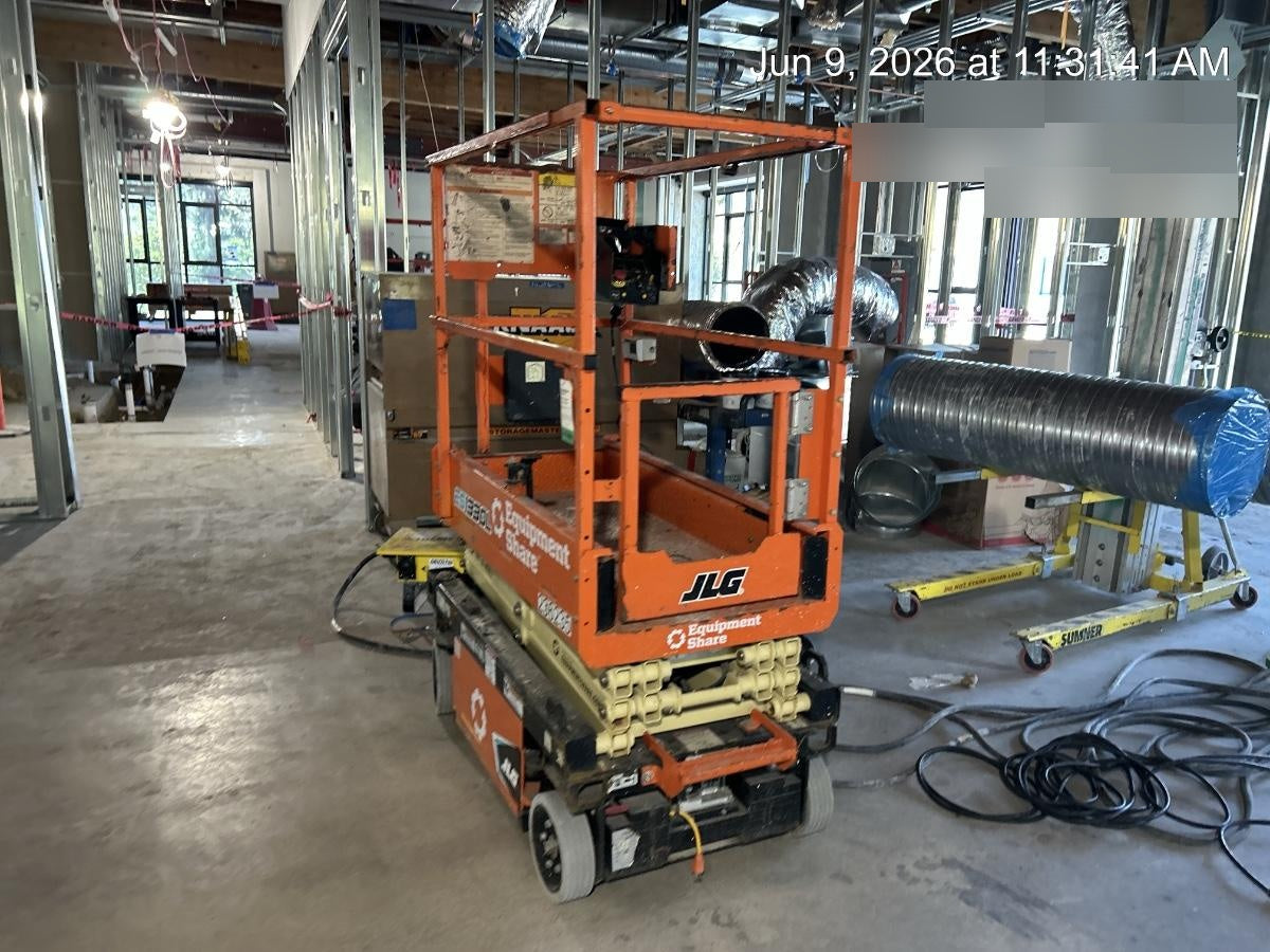 2022 JLG ES1330L