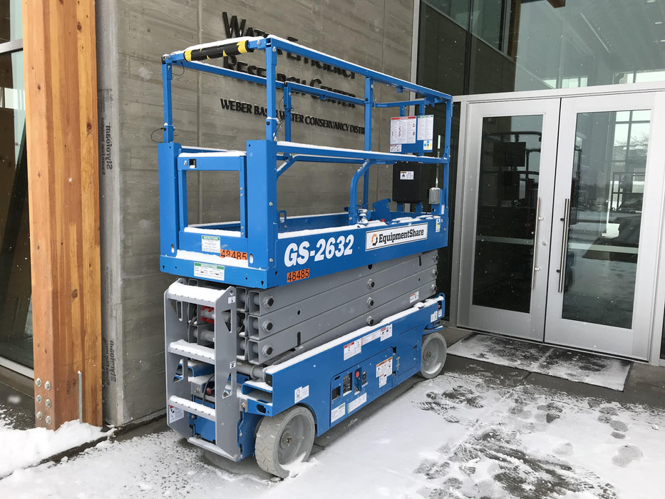 2019 Genie GS-2632 Folding rails with half height swing gate
