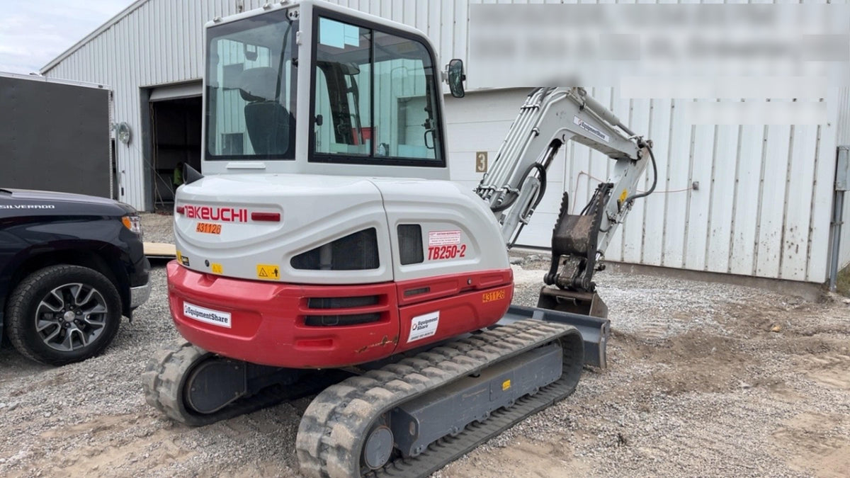 2024 TAKEUCHI TB250-2CR