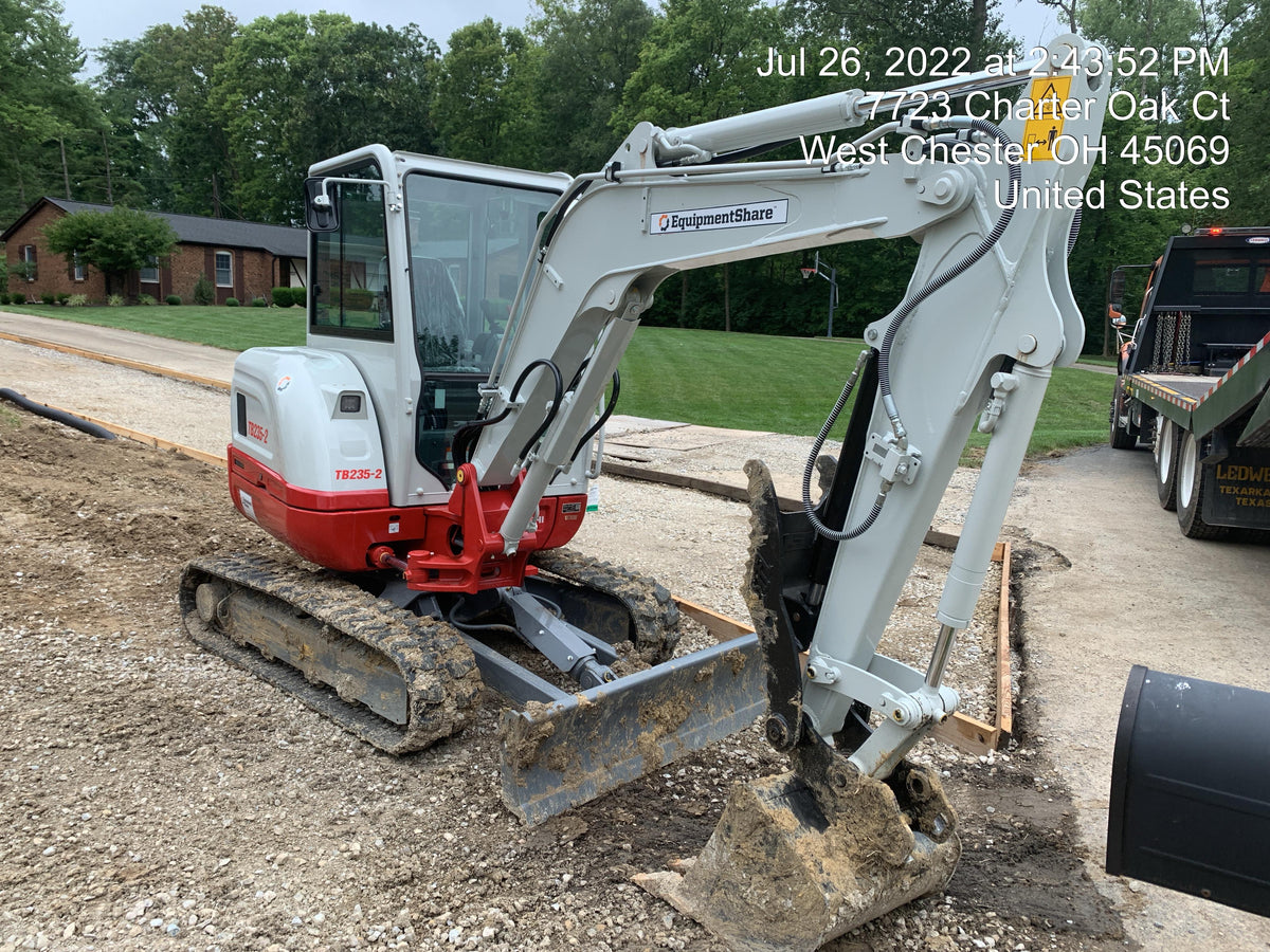 2022 TAKEUCHI TB235-2CR